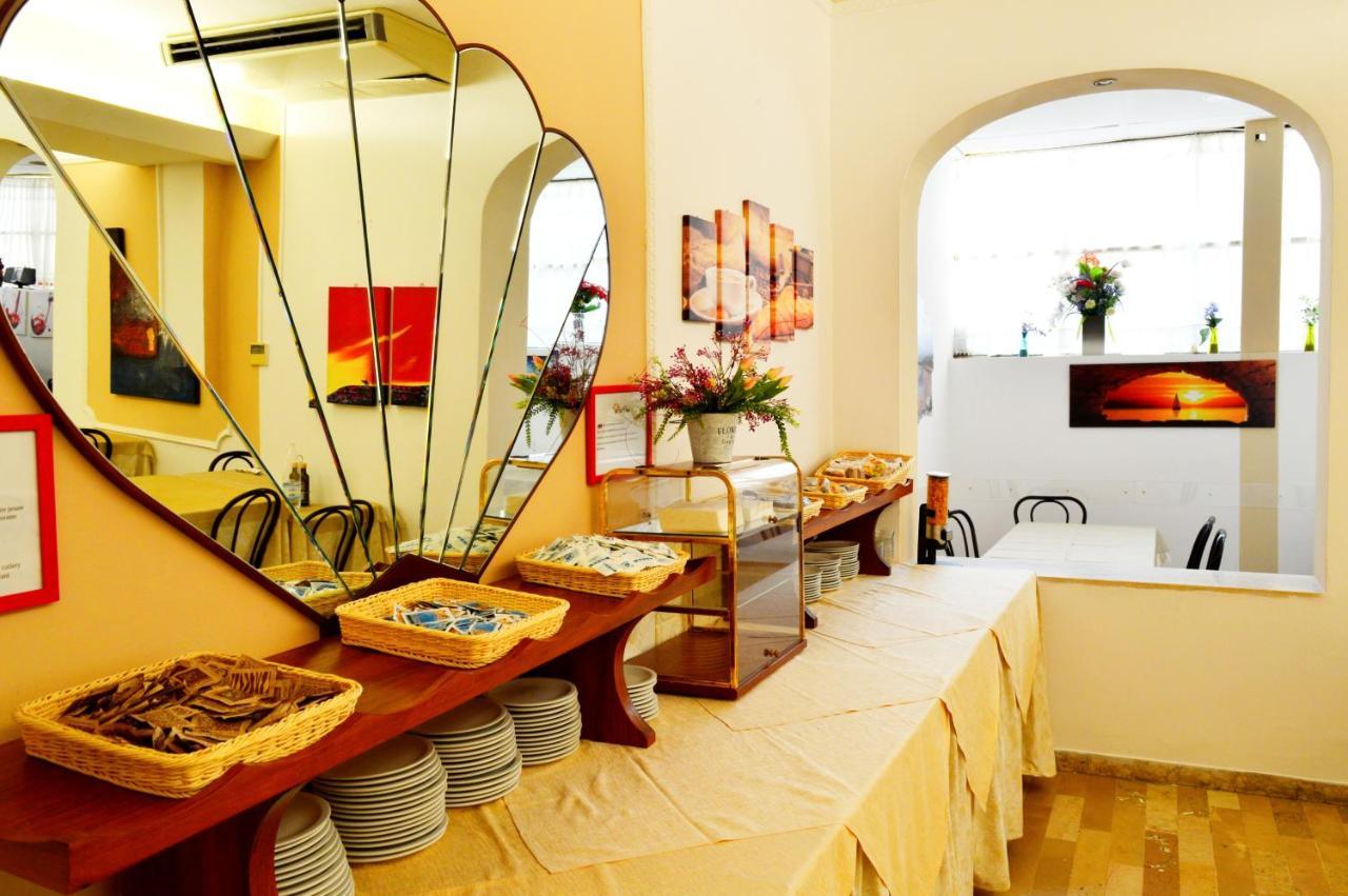 Hotel Cirene Rimini Bagian luar foto