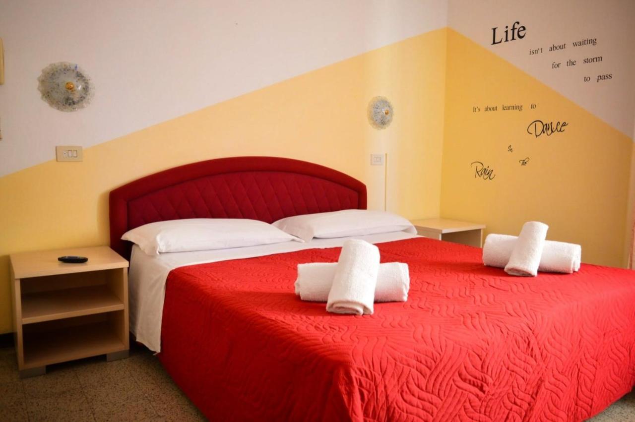 Hotel Cirene Rimini Bagian luar foto